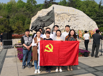 清明祭英烈，遺志永傳承—置業(yè)公司第一、第二黨支部組織開展祭掃烈士陵園活動