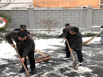 大雪不停，保障不止，第一黨支部組織黨員出動保障群眾出行路